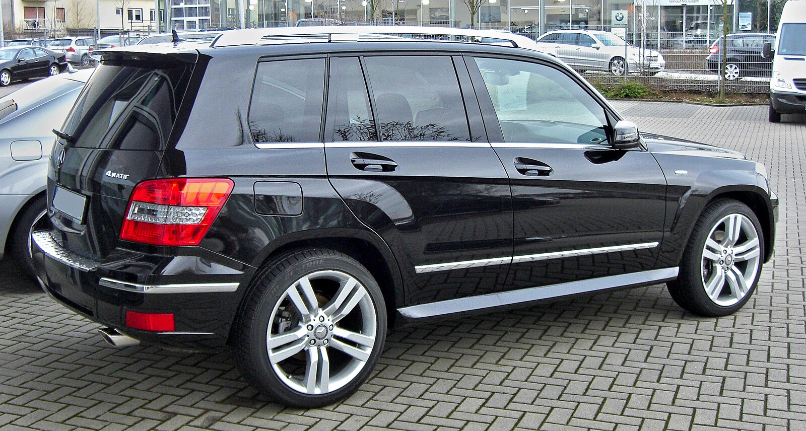 1600px-Mercedes_GLK_350_4-Matic_2009221_rear.jpg