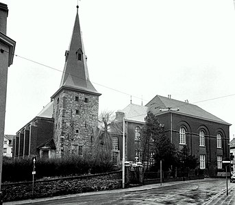 Katholische St. Paulus-Kerk (rechts) und Hervormde Kerk mit gemeinsamen Glockenturm