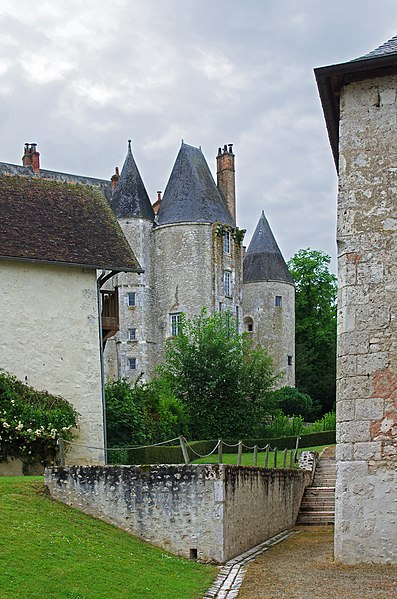 File:Meung-sur-Loire (Loiret) (9081988487).jpg