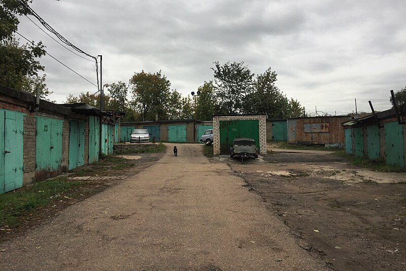 File:Moscow, Losinoostrovsky district, garages in the Yauza valley (31587265721).jpg