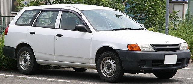Pre-facelift Y11 Nissan AD van