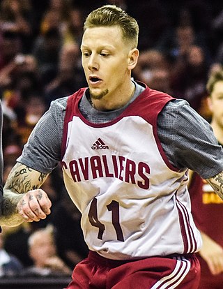 <span class="mw-page-title-main">Nick Minnerath</span> American basketball player