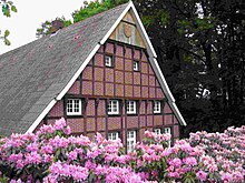 Low German house with inscription, a typical Niedersachsenhaus in Buschel/Bakum Niederdeutsche Hallenhaus.jpg