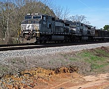 Norfolk Southern Railway welded rail train (north of Inaha, Georgia, USA) 1 (23119217632).jpg