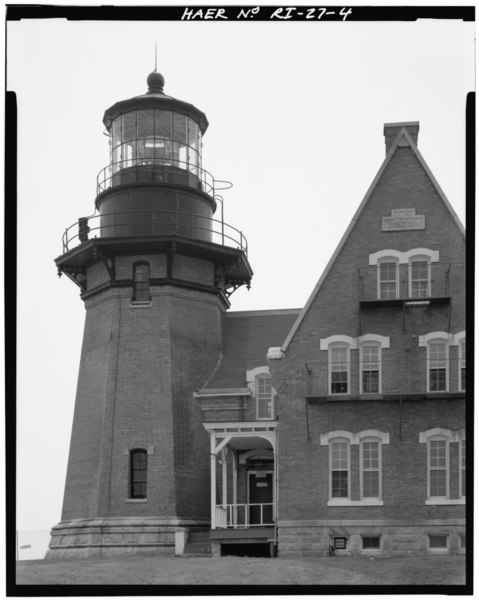 File:Northeast elevation of lighthouse tower, front porch and portion of main block of lightkeepers' quarters. - Block Island Southeast Light, Spring Street and Mohegan Trail at Mohegan HAER RI,5-NESH,1-4.tif