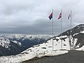 Le drapeau tessinois au col du Nufenen.