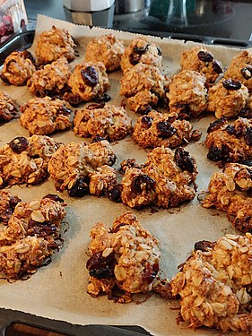 Cookies with oat flakes and cranberries