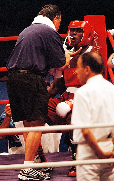 File:Olanda Anderson drinks some water as he sits in the red corner during his bout with Rudolf Kraj, 2000-jpg.jpg