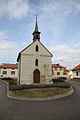 Čeština: Celkový pohled na kapli sv. Jana Nepomuckého v Pálovicích v roce 2015, okr. Třebíč. English: Overview of Chapel of Saint John of Nepomuk in Pálovice, Třebíč District.