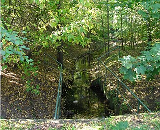 View of the packing ditch from Avenue Charles de Gaulle in Wittenau