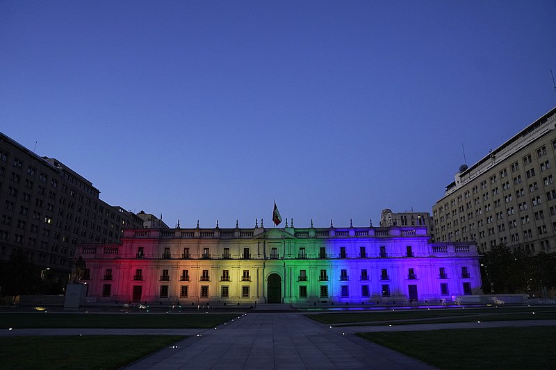 File:Palacio de La Moneda se ilumina para celebrar aprobación de Ley de Matrimonio Igualitario (1).jpg