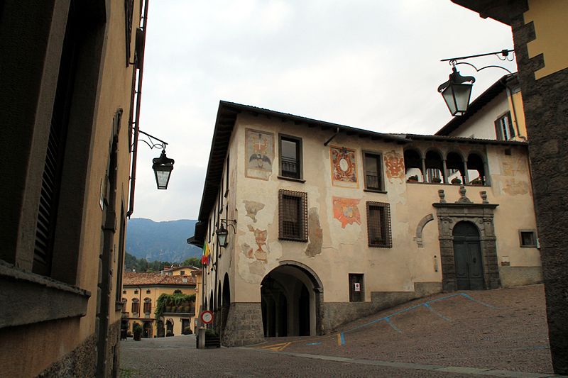 File:Palazzo comunale piazza dell'orologio.jpg