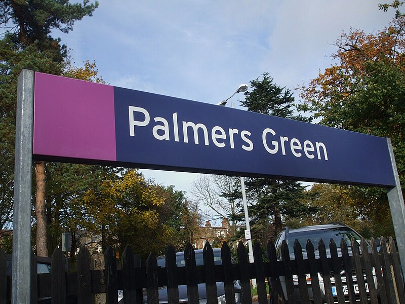 File:Palmers Green stn signage.JPG