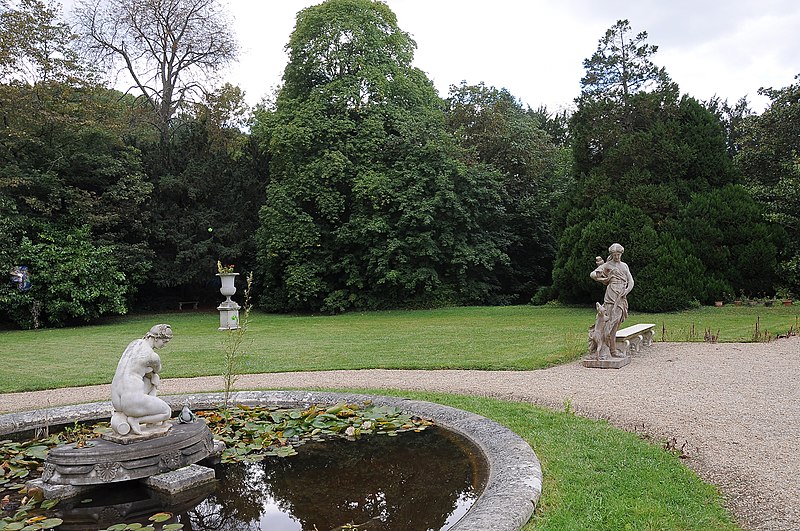 File:Parc du Château de la Petite Malmaison 004.JPG