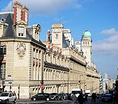 Fassade der Sorbonne auf der Ostseite der Straße