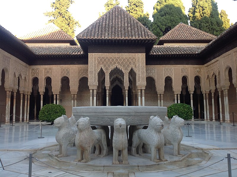 File:Patio de los Leones. Alhambra de Granada. Spain..JPG