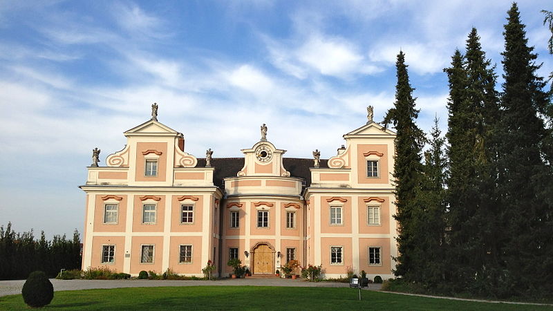 File:Paurakirche Pfarrhof 2.jpg