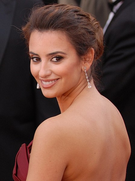 File:Penélope Cruz @ 2010 Academy Awards (cropped 3) (cropped).jpg