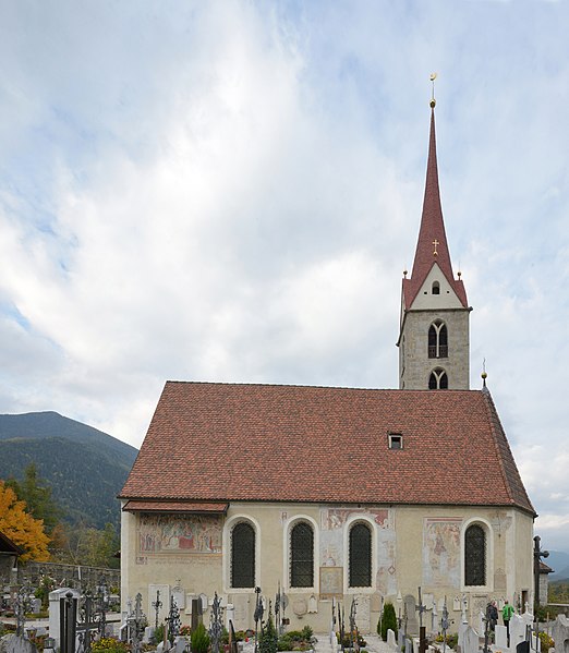 File:Pfarrkirche Sankt Georg Vahrn Südfassade.jpg