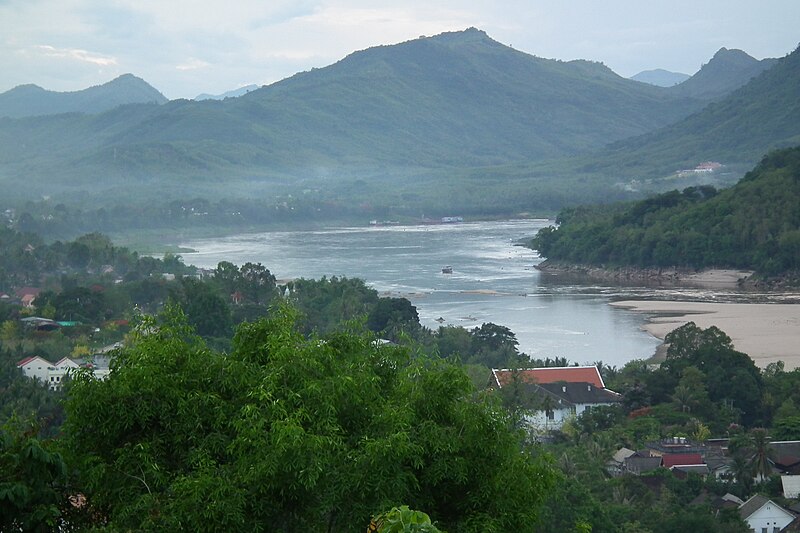 File:Phou si - Mekong River - Luang Prabang Laos プーシーの丘、メコン川 ラオス・ルアンプラバーン DSCF6787.jpg