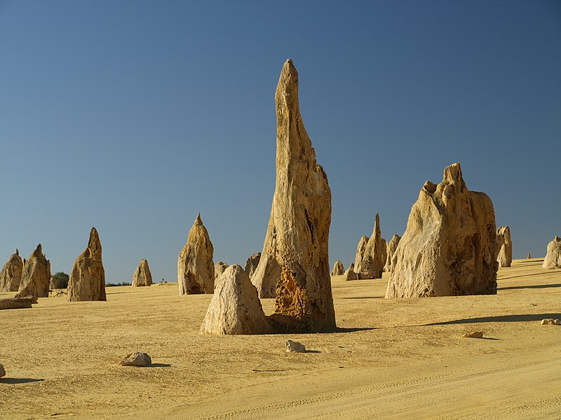 File:Pinnacles Desert 3.jpg