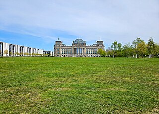 <span class="mw-page-title-main">Platz der Republik (Berlin)</span> Public square in Berlin, Germany