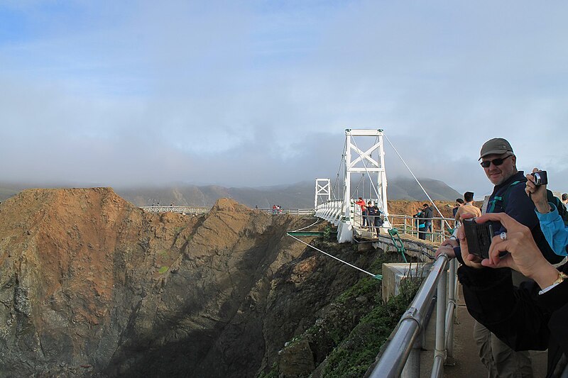 File:Point Bonita Lighthouse Trail at Suspension Bridge 1.jpg