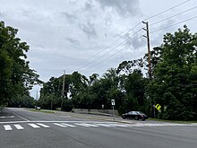 Saluran transmisi seperti yang terlihat di Port Washington Boulevard pada tanggal 8 agustus 2021.