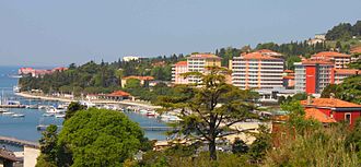 Panorama of the center of coastline town Portoroz, Slovenia Portoroz Blick.JPG