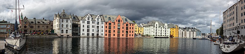 File:Puerto, Ålesund, Noruega, 2019-09-01, DD 51-56 PAN.jpg