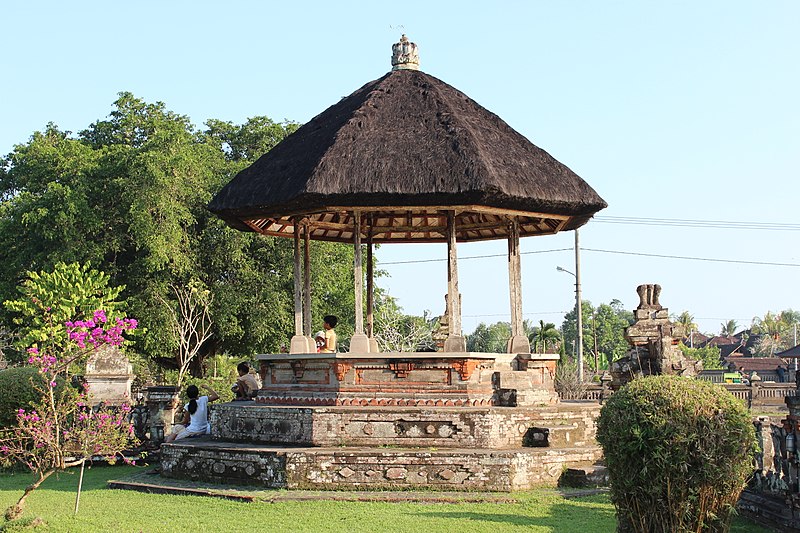 File:Pura Taman Ayun.JPG