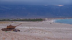 T-34-tank op de kust bij Qalansyah