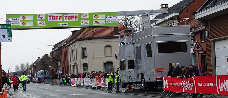 File:Quevaucamps (Belœil) - Triptyque des Monts et Châteaux, étape 1, 3 avril 2015, arrivée (A06).JPG