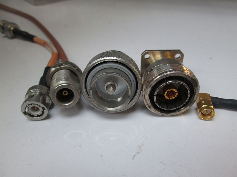 File:RF connector comparison, BNC, N, 7-16 DIN, SMA.jpg