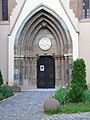 Portalul gotic în arc frânt al bisericii evanghelice