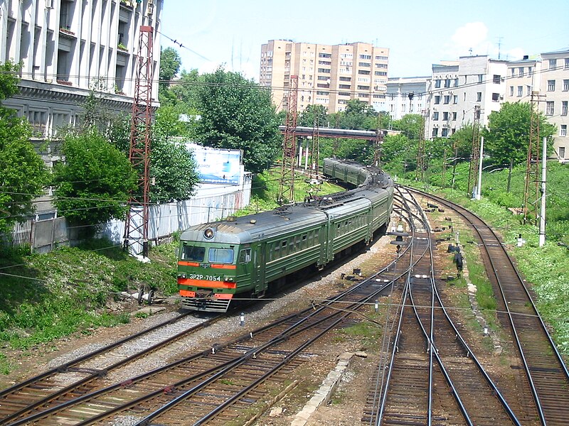 File:RZD ER2R-7054 2004-07 Moscow Belorussky railway station 1089211320.jpg