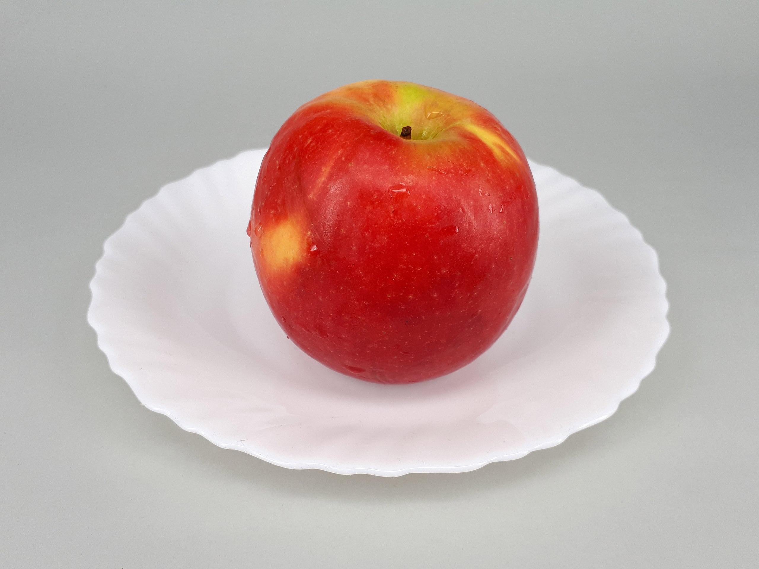 File:Red Apple.jpg - Wikipedia