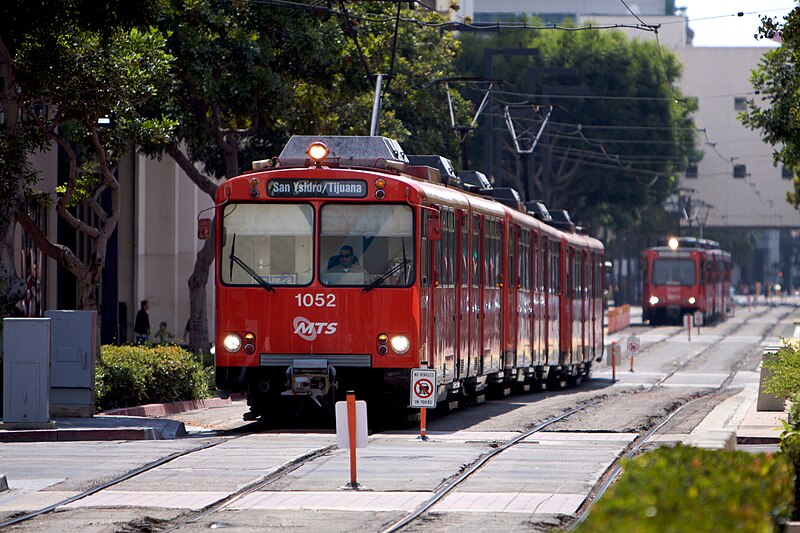 File:Red trains 2009-07-24.jpg