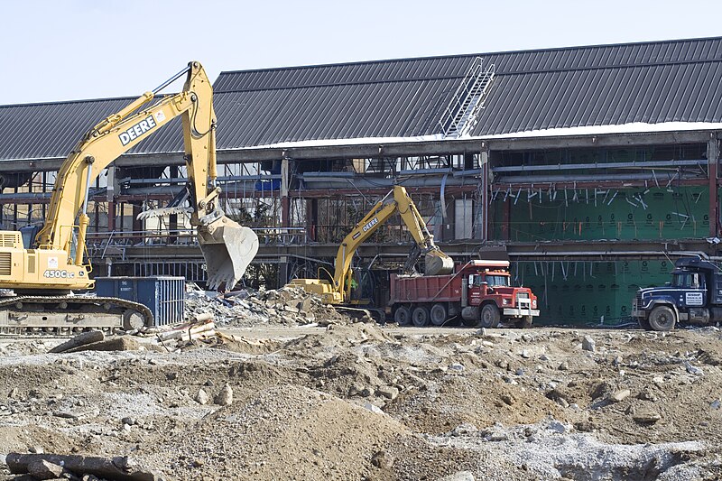 File:Remains of the Commons Mall 02.jpg