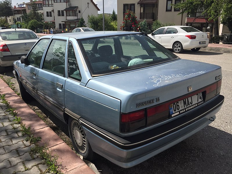 File:Renault 21 sedan in Ankara Turkey 2of5.jpg