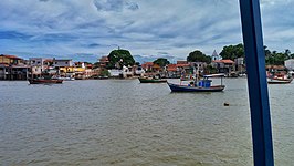 Nova Viçosa aan de oever van de rivier Peruípe