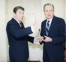 Robert D. Nesen dan Ronald Reagan.jpg