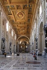 Rom, San Giovanni in Laterano, Innenansicht, Hochformat.jpg