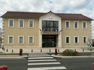 Roumaz mairie.JPG