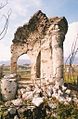 Ruines d'un ancien belvédère appelé le dôme, définitivement détruit lors de la construction du terrain de sport