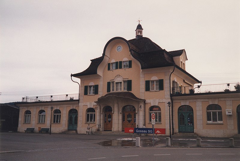 File:SBB Historic - F 122 00435 007 - Gossau SG Stationsgebaeude Strassenseite.jpg