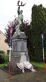 Le Poilu victorieux (monument aux morts)