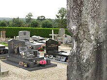 Fichier:Saint-Germain-d'Elle-Cimetière_19.JPG