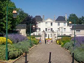 Saint-Soupplets (77), mairie (ancien château de Maulny), allée du Château.jpg