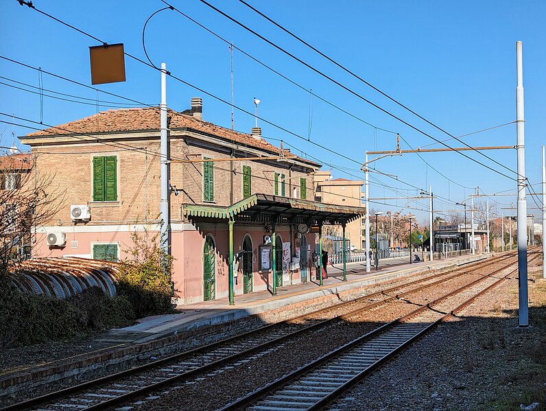 File:Sassuolo Terminal railway station.jpg